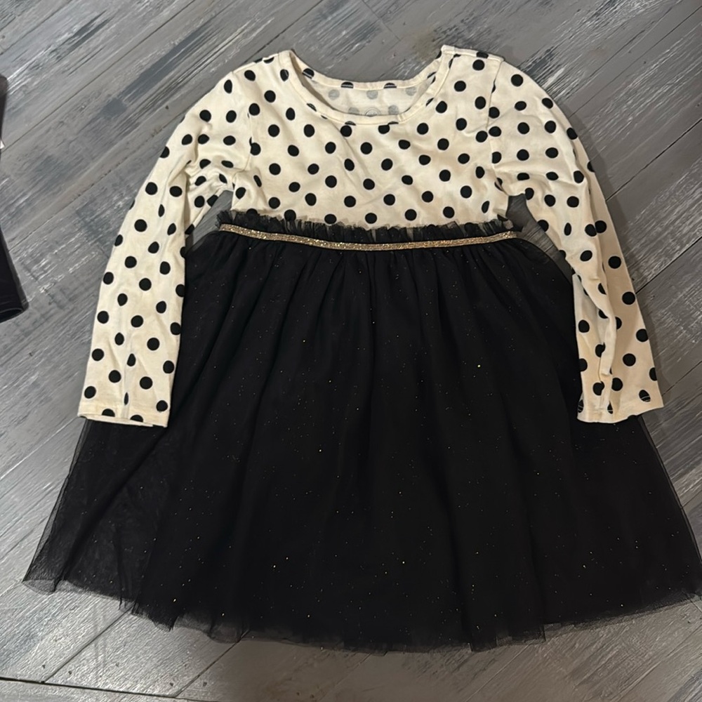 Back and cream dress. Size 3t